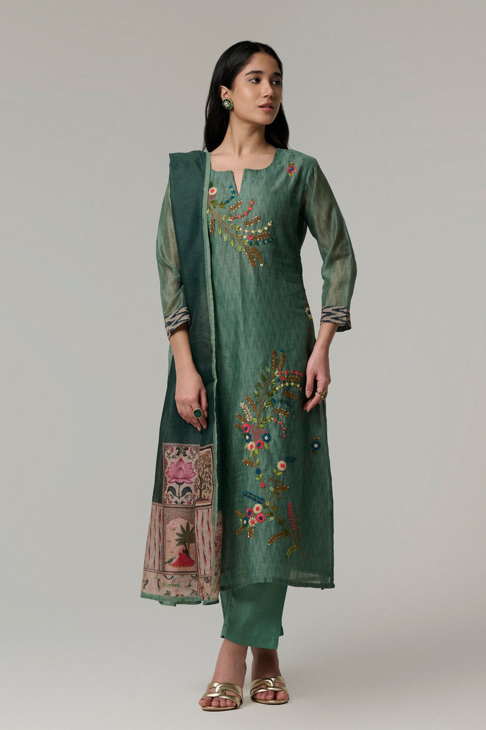 Sunehri Kaari Handwork Suit Set