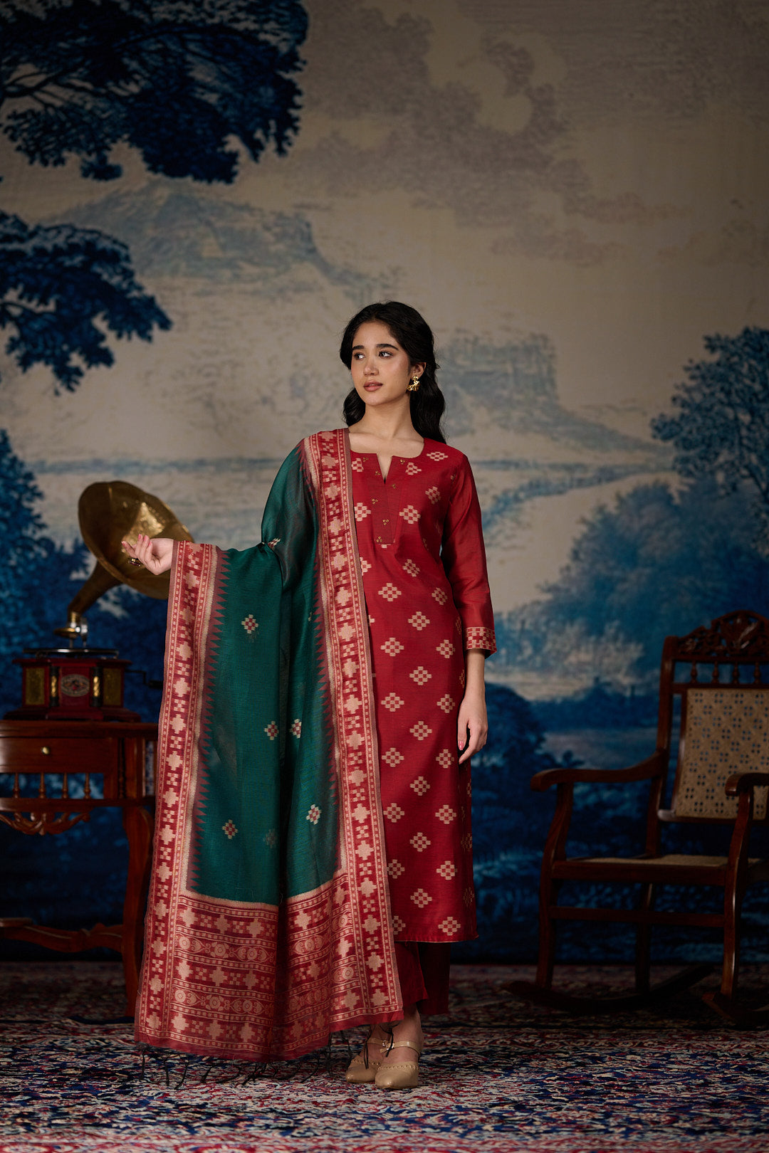 Roopkala Suit Set