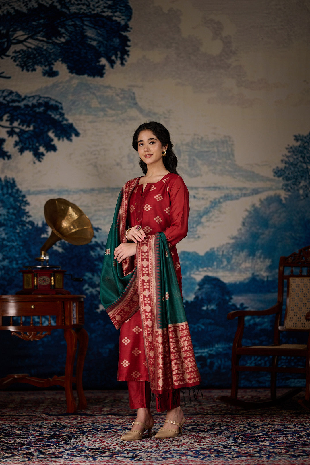 Roopkala Suit Set