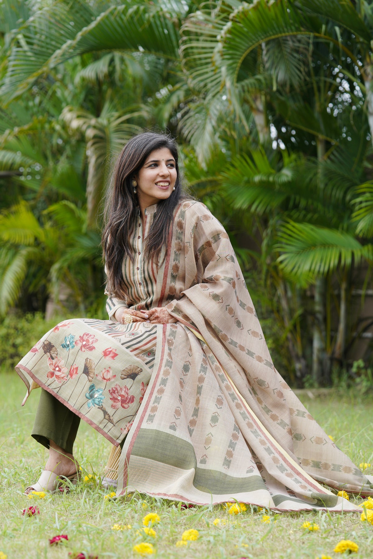 Rekha Vastra Handwork Suit set